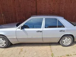 Silber Gebraucht 1994 Mercedes E220 Limousine | 2.950 €