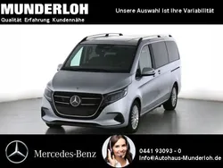 Hightechsilber metallic Gebraucht 2024 Mercedes V220 Style Van / Kleinbus | 64.900 €