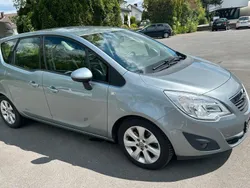 Grau Gebraucht 2012 Opel Meriva Van / Kleinbus | 2.980 € (Fairer Preis)