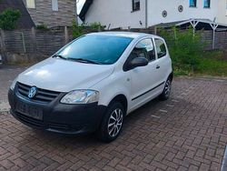Weiß Gebraucht 2010 VW Fox Style Kleinwagen | 2.200 € (Etwas zu teuer)