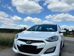 Weiß Gebraucht 2014 Hyundai i30 Edition Limousine | 6.999 € (Fairer Preis)