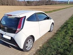 Weiß Gebraucht 2016 Toyota Aygo X-play Kleinwagen | 5.999 € (Fairer Preis)