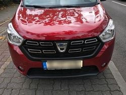 Rot Gebraucht 2021 Dacia Lodgy Comfort Van / Kleinbus | 11.949 € (Guter Preis)