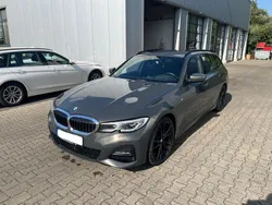 Grau Gebraucht 2021 BMW 320 M Sport Kombi | 25.000 € (Guter Preis)