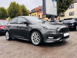 Grau Gebraucht 2018 Ford Focus ST-Line Limousine | 10.900 €