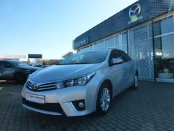 Silber Gebraucht 2014 Toyota Corolla Edition Limousine | 11.990 € (Etwas zu teuer)