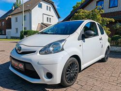 Weiß Gebraucht 2014 Toyota Aygo Basis Kleinwagen | 3.499 € (Guter Preis)