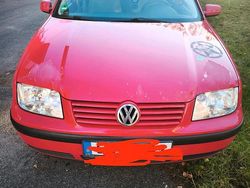 Rot Gebraucht 2001 VW Bora Limousine | 1.100 € (Etwas zu teuer)