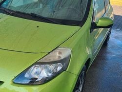 Grün Gebraucht 2009 Renault Clio II Dynamique Limousine | 1.000 € (Superpreis)