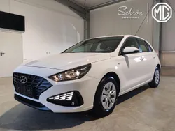 Atlasweiß Gebraucht 2023 Hyundai i30 Edition Limousine | 20.769 € (Etwas zu teuer)