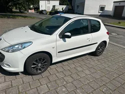 Weiß Gebraucht 2011 Peugeot 206+ Kleinwagen | 2.400 € (Etwas zu teuer)