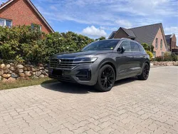 Grau Gebraucht 2022 VW Touareg R-line SUV | 53.689 € (Fairer Preis)