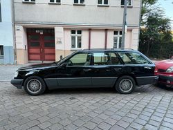 Schwarz Gebraucht 1995 Mercedes 220 Kombi | 6.400 €
