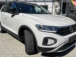 Grau Gebraucht 2024 VW T-Roc Life SUV | 29.631 € (Fairer Preis)