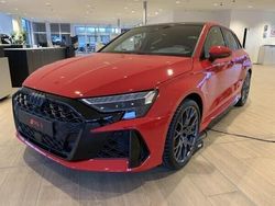 Rot (progressivrot metallic) Gebraucht 2024 Audi RS3 Sportback Comfort Kleinwagen | 74.905 €