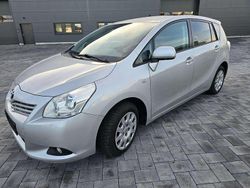 Silver metallic Gebraucht 2011 Toyota Verso Life Van / Kleinbus | 8.100 € (Etwas zu teuer)