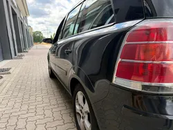 Schwarz Gebraucht 2005 Opel Zafira Van / Kleinbus | 3.000 € (Etwas zu teuer)