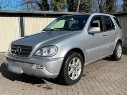 Silber Gebraucht 2005 Mercedes ML500 SUV | 8.900 €