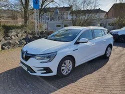 Gletscherweiss Gebraucht 2022 Renault Mégane GrandTour Zen Kombi | 16.795 € (Fairer Preis)