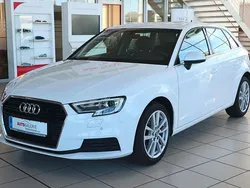 Weiß Gebraucht 2020 Audi A3 Sportback Comfort Limousine | 15.999 € (Fairer Preis)