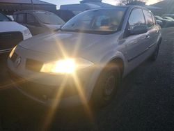 Grau Gebraucht 2004 Renault Mégane II Limousine | 1.400 €