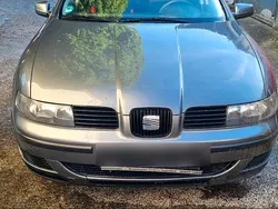 Grau Gebraucht 2002 Seat Leon Limousine | 800 €