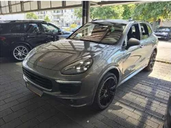 Grau Gebraucht 2015 Porsche Cayenne S E-Hybrid SUV | 32.500 € (Etwas zu teuer)