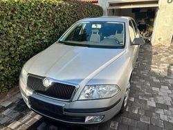 Silber Gebraucht 2004 Skoda Octavia Limousine | 1.450 €