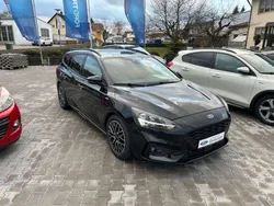 Obsidianschwarz metallic Gebraucht 2019 Ford Focus ST-Line Kombi | 18.300 € (Fairer Preis)