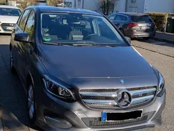Grau Gebraucht 2015 Mercedes B180 Style Van / Kleinbus | 13.990 € (Guter Preis)