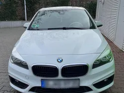 Weiß Gebraucht 2016 BMW 218 Active Tourer Van / Kleinbus | 13.200 €