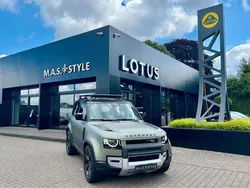 Pangea green Gebraucht 2025 Land Rover Defender S SUV | 95.950 €