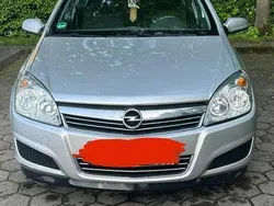 Grau Gebraucht 2009 Opel Astra Limousine | 4.875 €