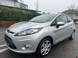 Grau Gebraucht 2012 Ford Fiesta Kleinwagen | 4.690 €