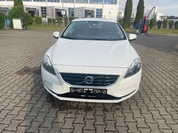 Weiß Gebraucht 2016 Volvo V40 Summum Kombi | 9.999 € (Fairer Preis)