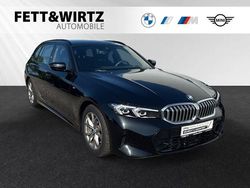 Saphirschwarz metallic Gebraucht 2024 BMW 330 M Sport Kombi | 37.490 €