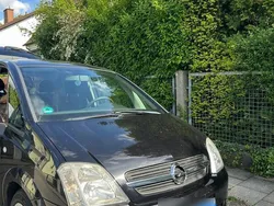 Schwarz Gebraucht 2005 Opel Meriva Van / Kleinbus | 3.800 € (Teuer)