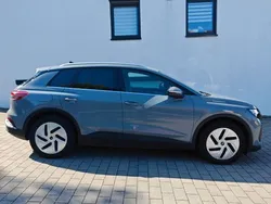 Grau Gebraucht 2021 Audi Q4 e-tron Basis SUV | 22.500 € (Fairer Preis)