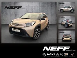Ginger beige (4u9)/ black mica Neu 2025 Toyota Aygo Team Kleinwagen | 16.790 €