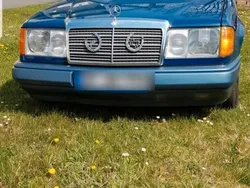 Blau Gebraucht 1990 Mercedes E230 Limousine | 7.490 €