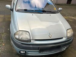 Silber Gebraucht 1999 Renault Clio II Kleinwagen | 1.000 € (Guter Preis)