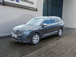Deep black perleffekt Gebraucht 2024 VW Tiguan Allspace Life SUV | 36.950 € (Fairer Preis)