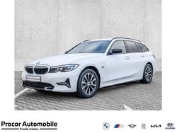 Weiß Gebraucht 2022 BMW 330e Sport Line Kombi | 30.350 € (Superpreis)