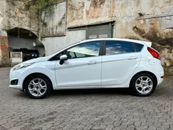 Weiß Gebraucht 2015 Ford Fiesta Titanium Kleinwagen | 6.300 € (Fairer Preis)