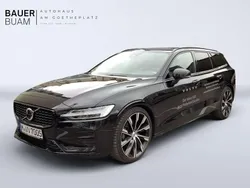 Onyx black / metallic Gebraucht 2025 Volvo V60 Plus Kombi | 47.489 € (Teuer)