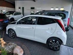 Weiß Gebraucht 2021 Toyota Aygo Kleinwagen | 13.990 € (Teuer)