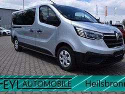 Grau Gebraucht 2023 Renault Trafic Van / Kleinbus | 29.590 € (Teuer)