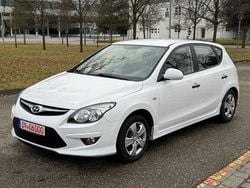 Weiß Gebraucht 2011 Hyundai i30 Limousine | 2.499 € (Guter Preis)