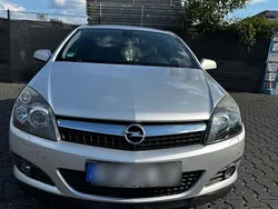 Silber Gebraucht 2009 Opel Astra GTC Innovation Kleinwagen | 2.600 € (Fairer Preis)