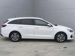 Weiß Gebraucht 2019 Hyundai i30 Trend Kombi | 9.450 € (Fairer Preis)